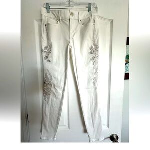 WHBM Brand New “The Skinny Ankle” White Embroidered Jeans. Stunning!